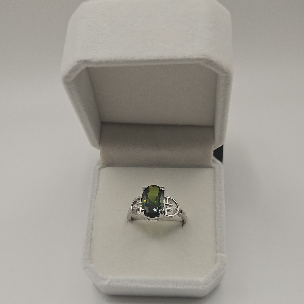 Source Unknown Silver Ring With Green Gemstone - image 1